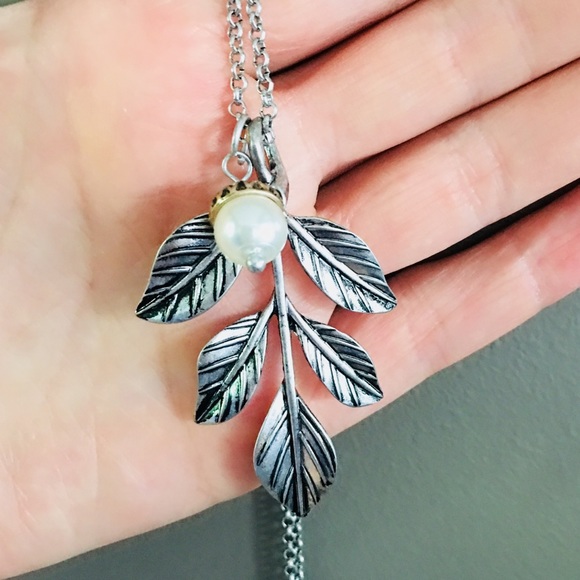 Leaf Faux Pearl Acorn Long Necklace Earring Set - Picture 3 of 7